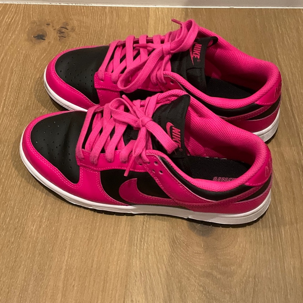 Nike Women's Low-Top Sneakers in Hot Pink and Black